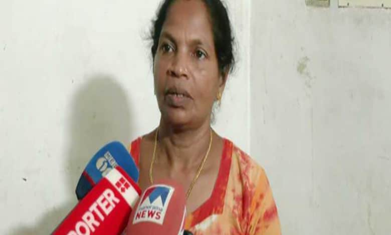 Praising Oommen Chandy on national TV cost me my job, alleges Kerala hospital sweeper