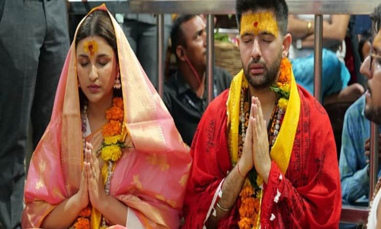 Raghav Chadha, Parineeti Chopra offer prayers at Mahakaleshwar Temple