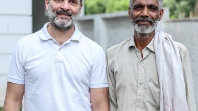 Rahul Gandhi with vegetable seller