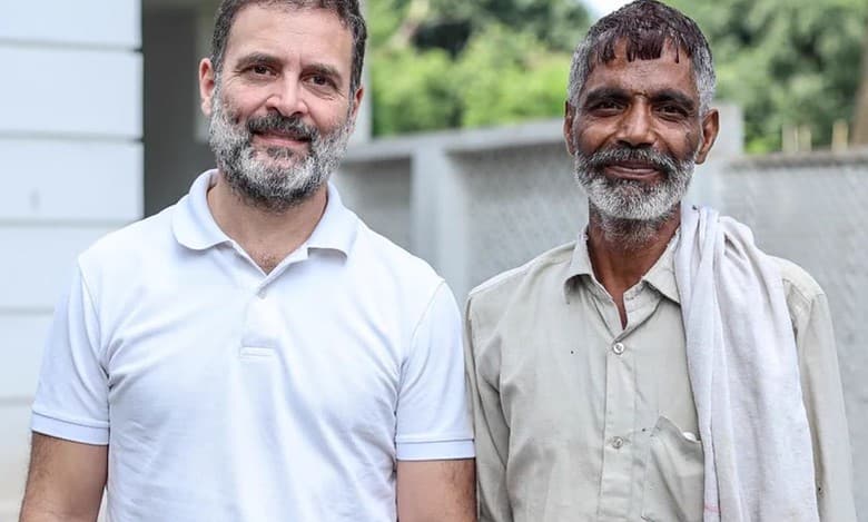 Rahul Gandhi with vegetable seller