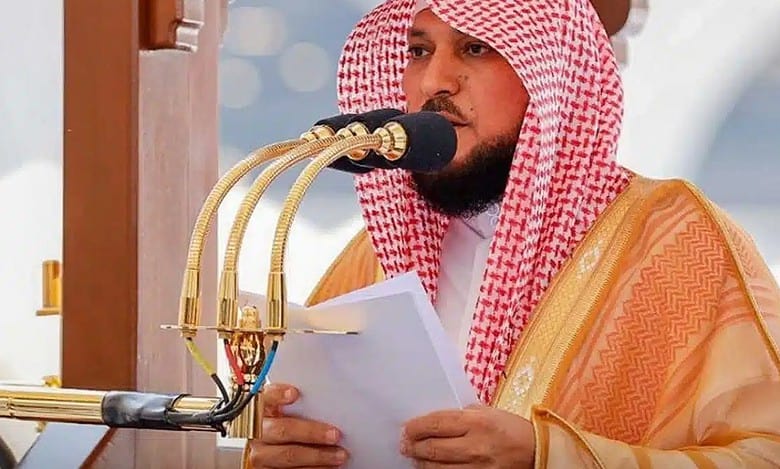 Prayers pour in on social media for Makkah imam who fell ill during Friday prayers
