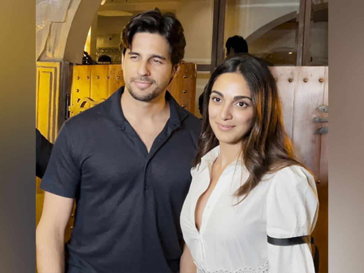 Sidharth Malhotra, Kiara Advani step out for dinner date in Bandra