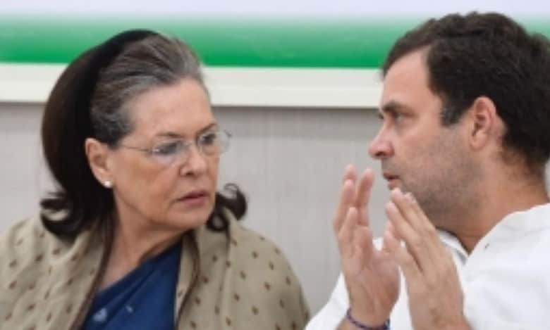 Rahul Gandhi and Sonia Gandhi indulge in a conversation.