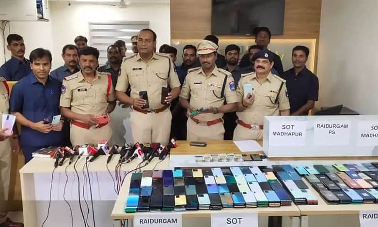 Hyderabad: Cell phone racket busted, goods worth Rs 1.92 cr seized