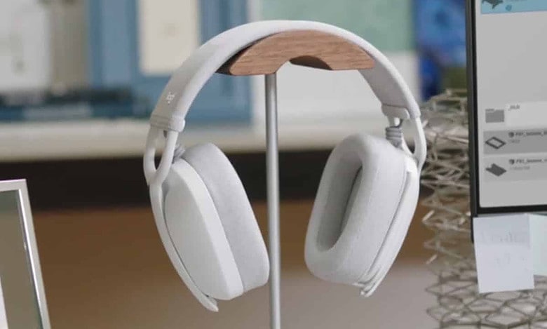 Earphone addiction causes hearing and speech disorders in Indians: Report