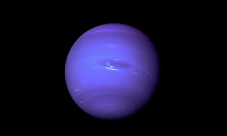 Sun's activity is behind Neptune vanishing clouds