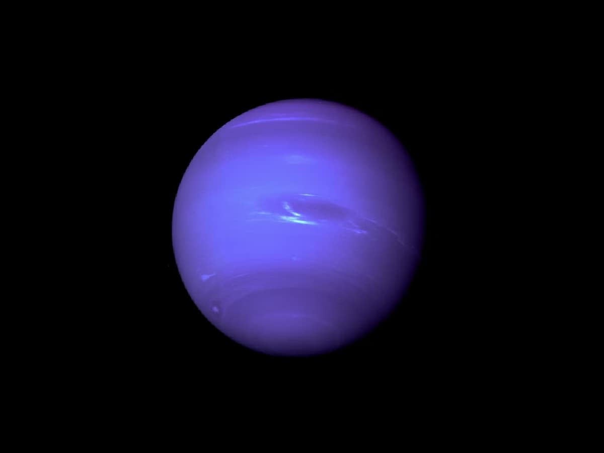 Sun's activity is behind Neptune vanishing clouds