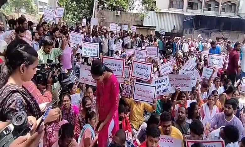 Group II aspirants stage protest at TSPSC office demanding exam postponement