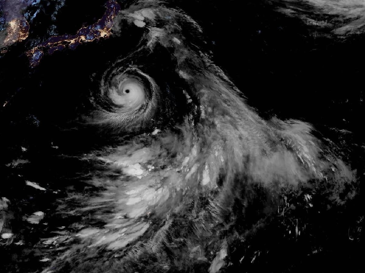 Typhoon Lan makes landfall in Japan