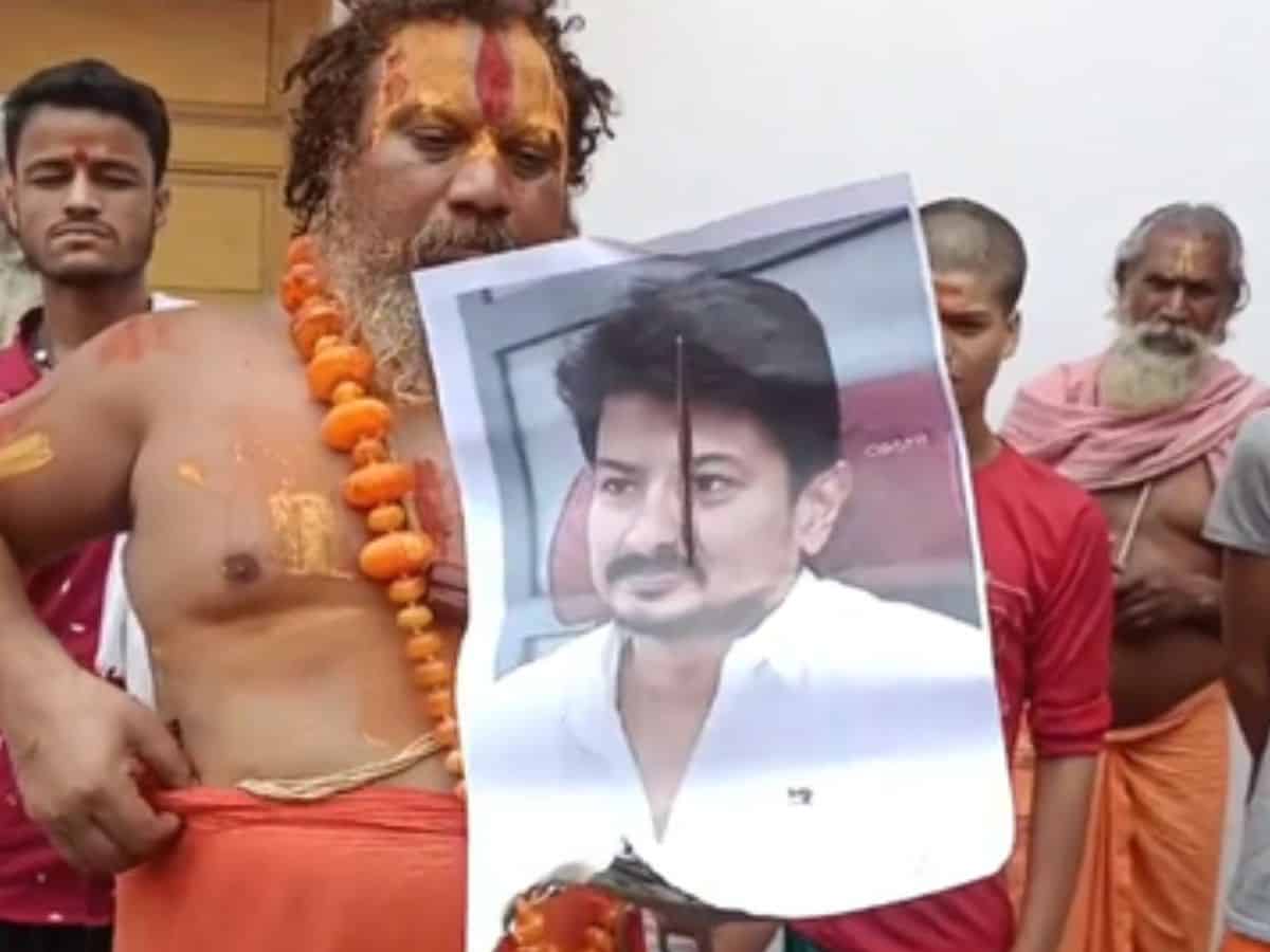 Acharya of Ayodhya conducted a symbolic ‘beheading’ of Udhayanidhi Stalin