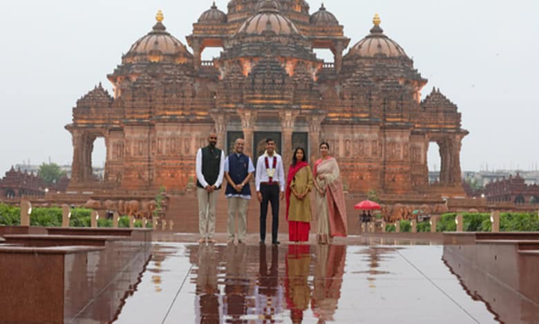 UK PM Rishi Sunak visits Akshardham temple