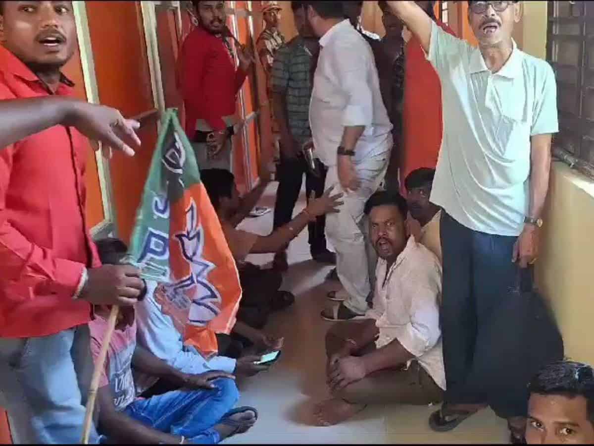 WB: Protesting BJP workers lock up Union minister in party office