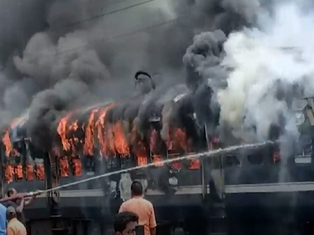 Gujarat: Fire erupts in Dahod-Anand train coach
