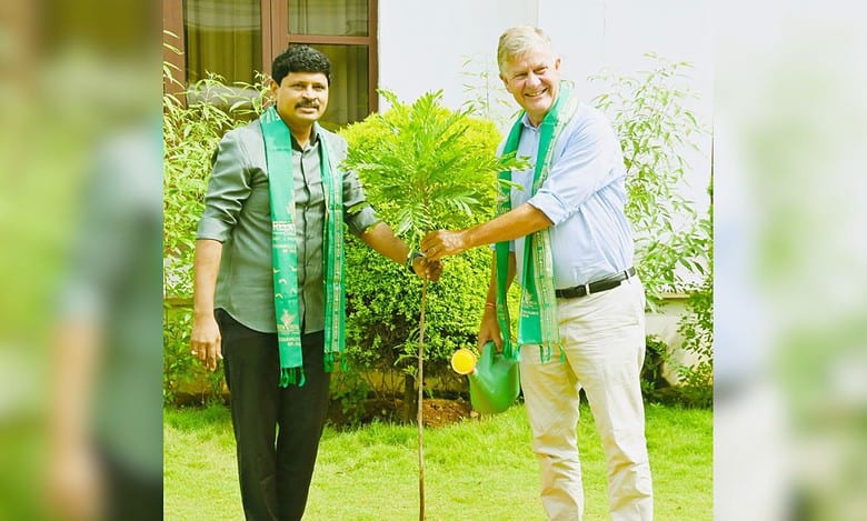 Telangana: Environmentalist Erik Solheim participates in 'Green India Challenge'