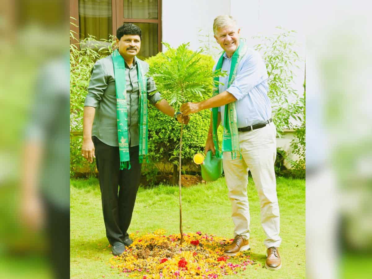 Telangana: Environmentalist Erik Solheim participates in 'Green India Challenge'