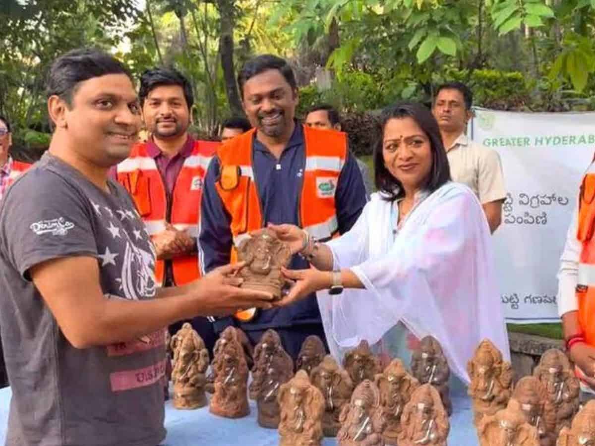 Hyderabad: Clay Ganesh idols distributed by GHMC at Vengalrao Park