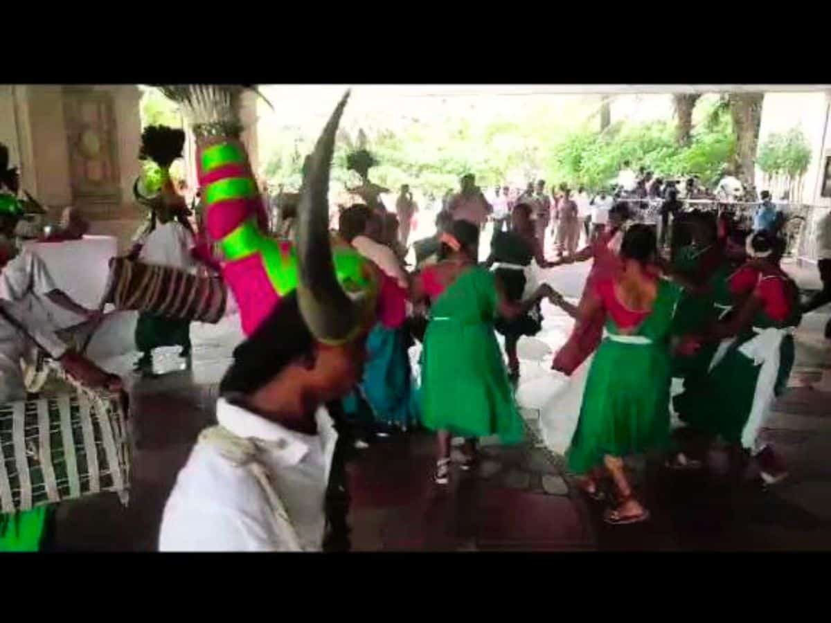 Watch: Folk dancers welcome CWC delegated at Taj Krishna