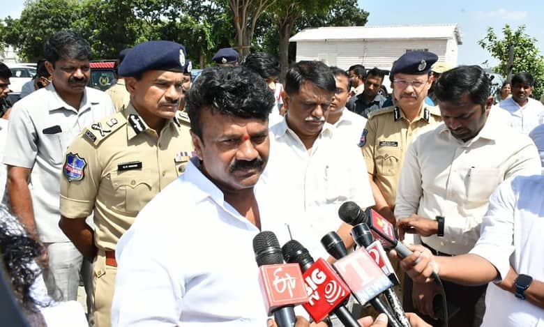 Hyderabad: Arrangements reviewed for Ganesh immersion at People's Plaza