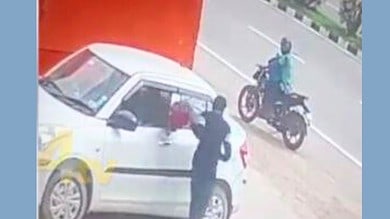 Watch: Burglars steal Rs 4.74L after breaking car window in Telangana
