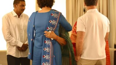 Sonia, Rahul & Priyanka Gandhi console Gaddar’s family in Hyderabad