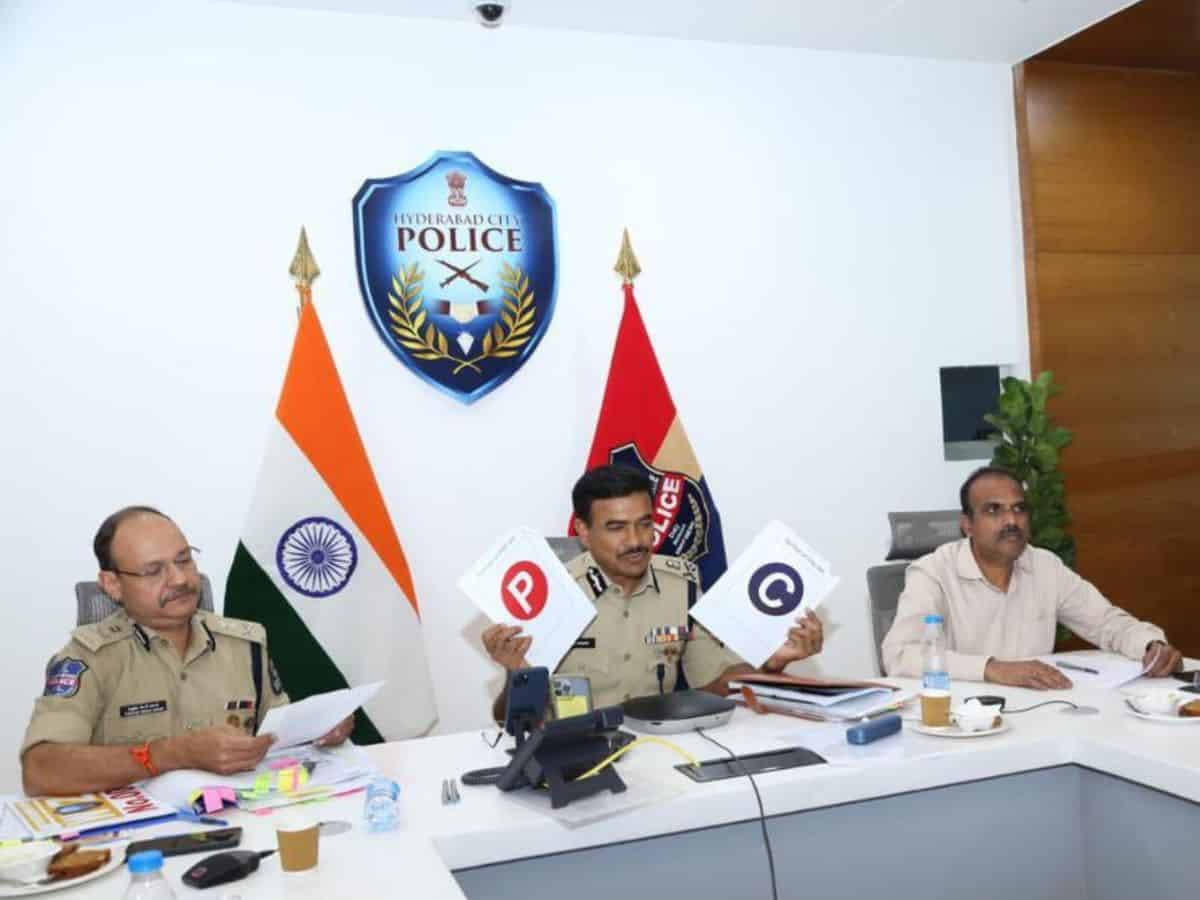 Hyderabad CP reviews arrangements for Ganesh Chaturthi festival