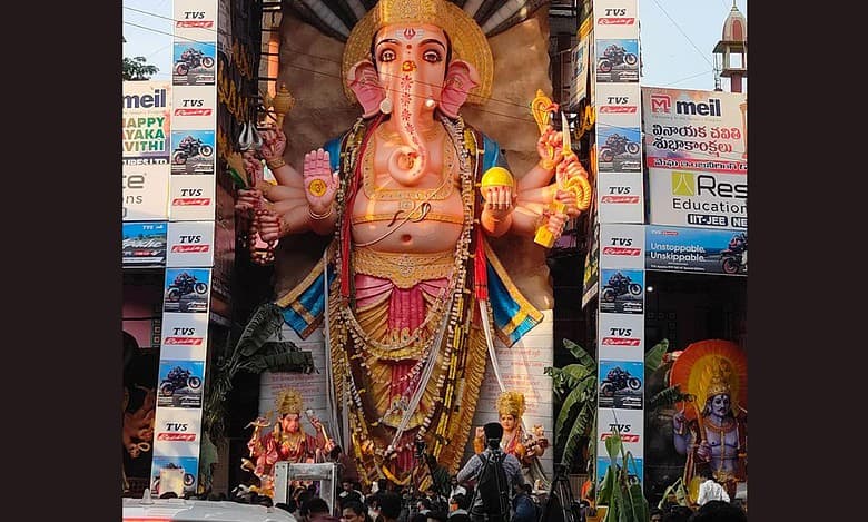 Hyderabad: Over 2L devotees visited Khairatabad Bada Ganesh for darshan