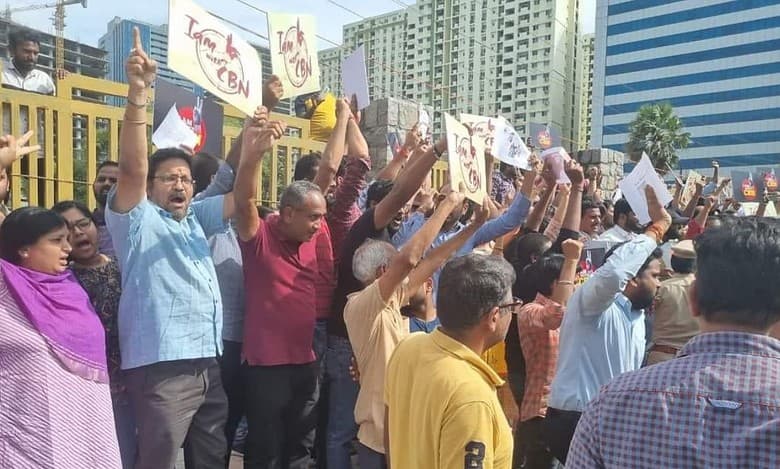 Hyderabad: IT employees hold demonstration in support of Naidu