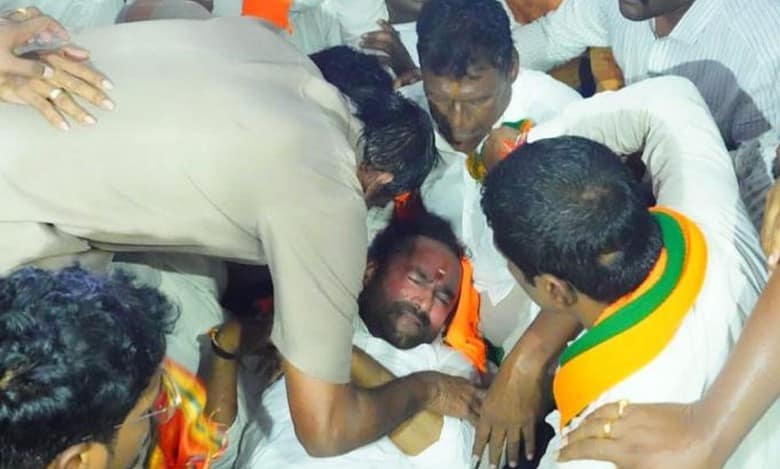 Kishan falls ‘unconscious’ as BJP cadre, cops clash during protest