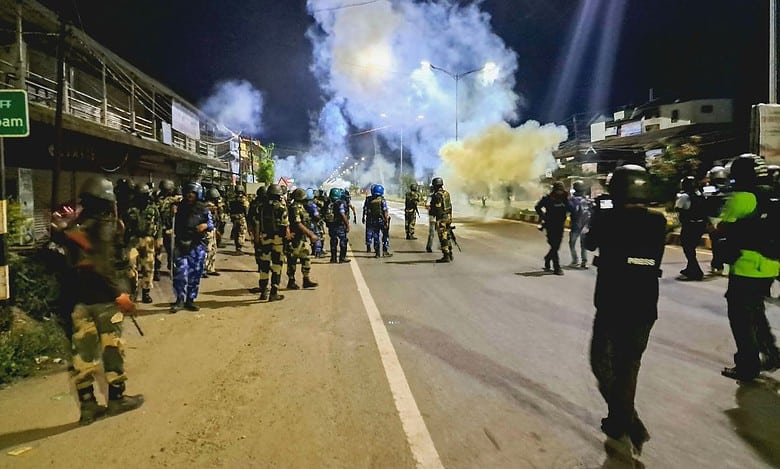 Manipur: Mob tries to gherao police office to get arms in Imphal