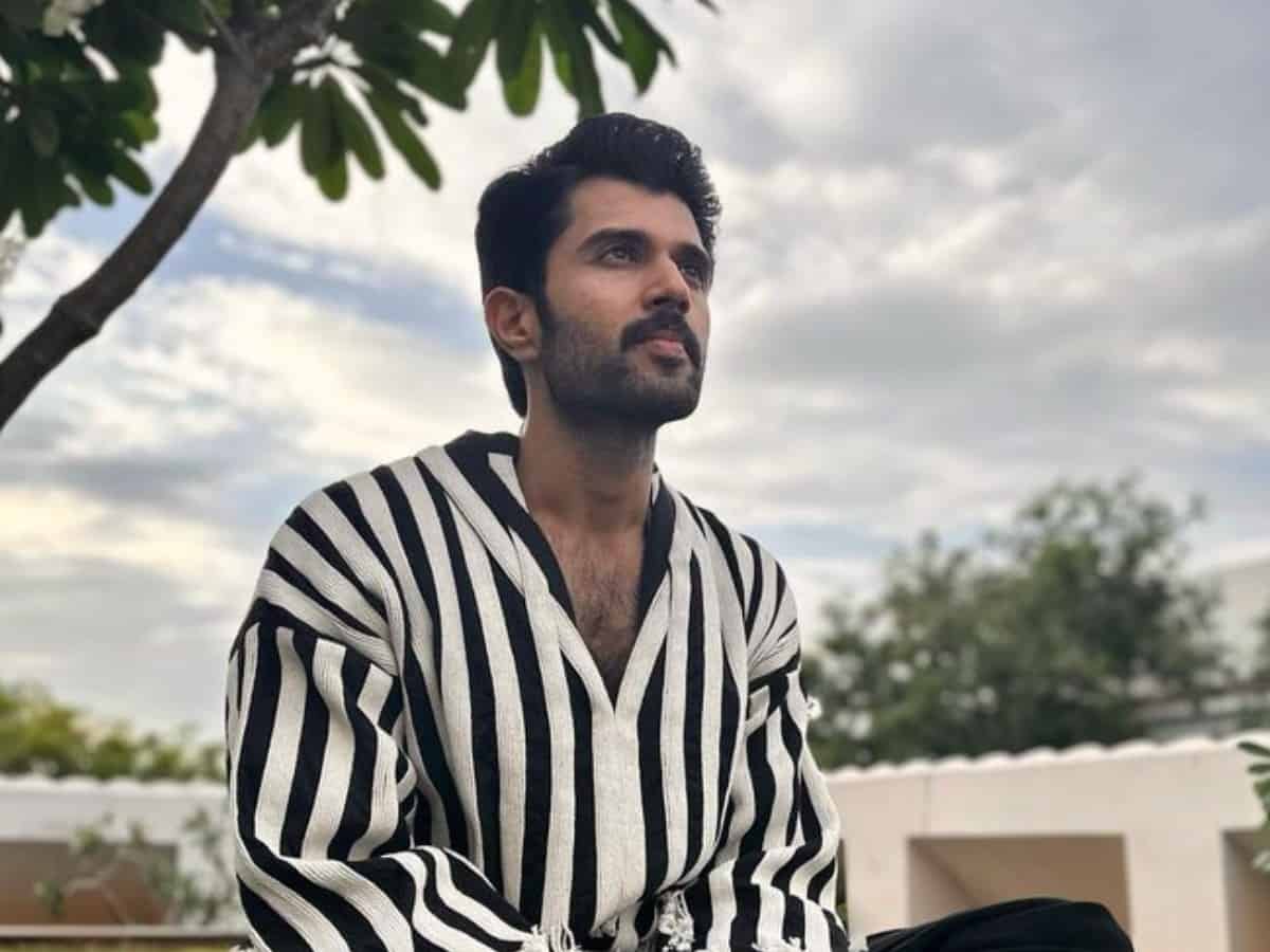 Vijay Deverakonda takes ice bath on Sunday, fans say ‘something is fishy’