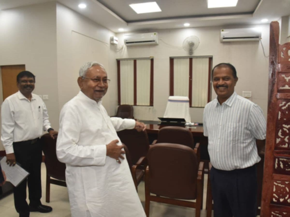 _Nitish Kumar conducted surprise checks at various ministries