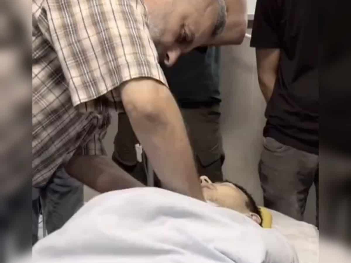 Video: Heart-wrenching moment of a Palestinian father trying to save his martyr son