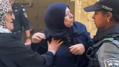 Video: Israeli forces brutally assault Palestinian worshippers at Al-Aqsa Mosque entrance
