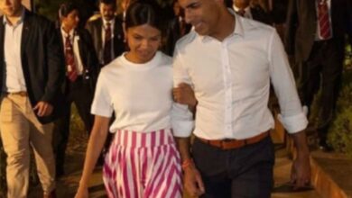 Rishi Sunak strolls on Delhi streets with wife Akshata Murthy