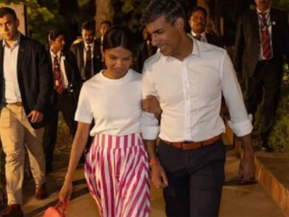 Rishi Sunak strolls on Delhi streets with wife Akshata Murthy