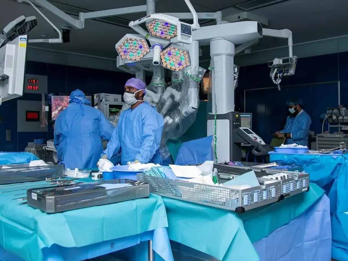 Saudi hospital successfully performs world's 1st fully robotic liver transplant