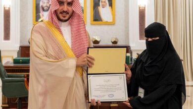 Saudi nurse honoured for helping road crash victims during her travel