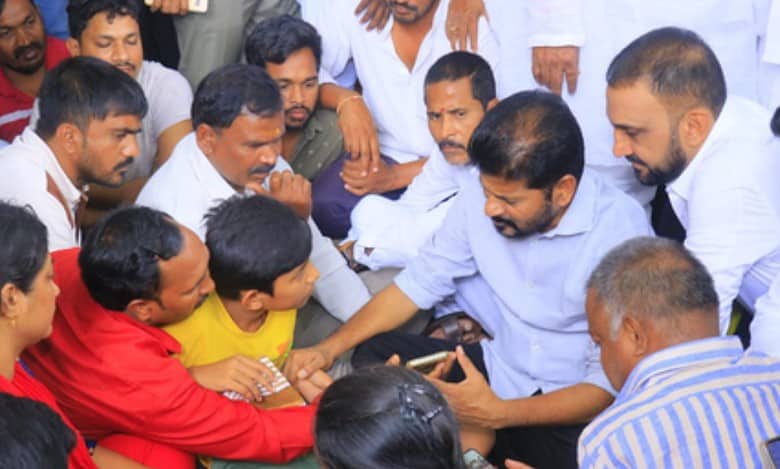 Telangana Oppn calls home guard’s self-immolation murder by govt