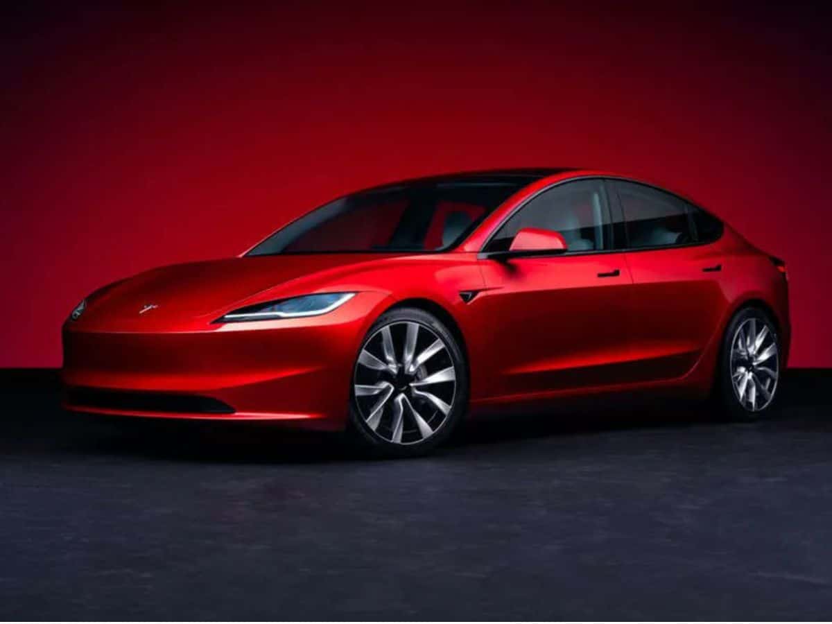 Tesla launches new Model 3 with 606-km driving range for $35,783