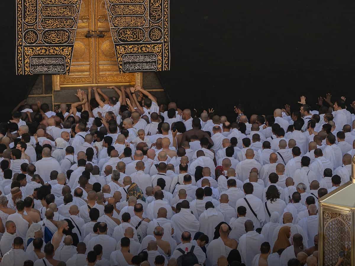 Pakistani pilgrim saved after severe heart attack while performing Umrah