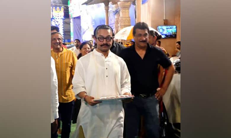 Aamir Khan attends BJP president Ashish Shelar's Ganesh Chaturthi celebrations