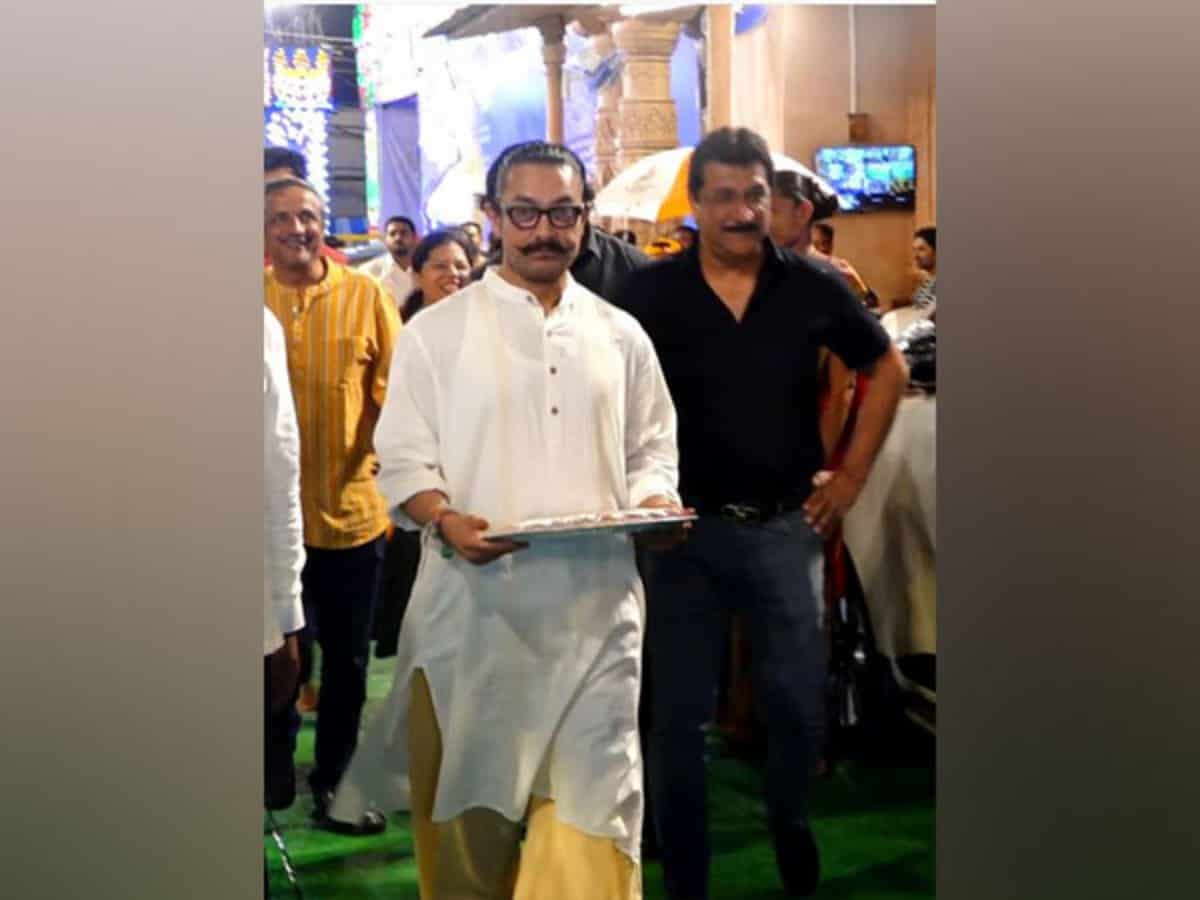 Aamir Khan attends BJP president Ashish Shelar's Ganesh Chaturthi celebrations