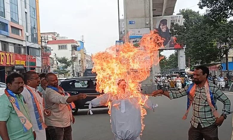 Hyderabad: Nayee Brahmin barbers protest against ‘free power for outsiders’