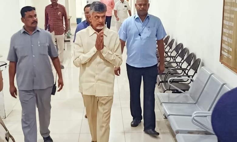 TDP chief Chandrababu Naidu produced in ACB court in Vijayawada