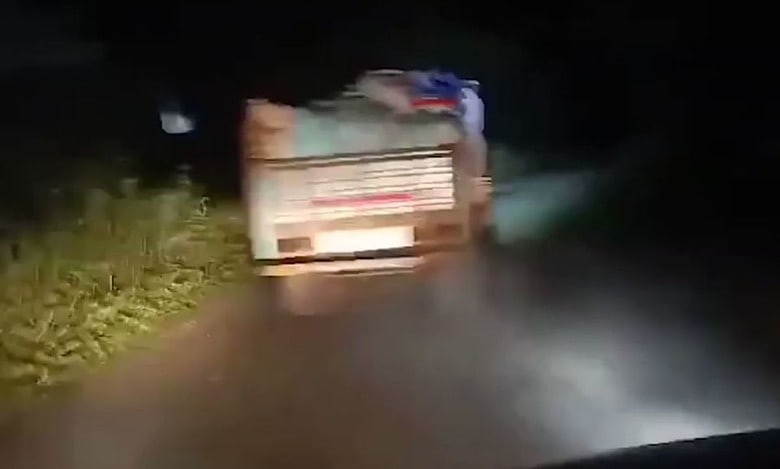 Video: Police seize drugs near Andhra-Odisha border after chasing peddlers