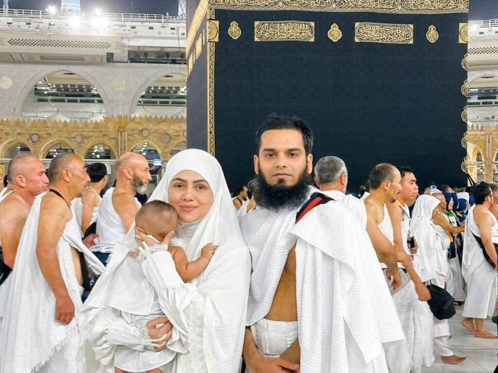 Latest Pic: Sana Khan wishes 'Umrah Mabrook' to son Tariq