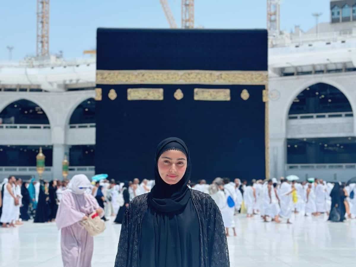 TV actress Sana Makbul performs her first Umrah, pics go viral