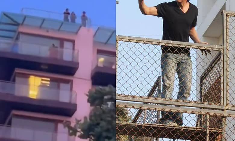 Watch: Shah Rukh Khan spotted chilling at Mannat's terrace