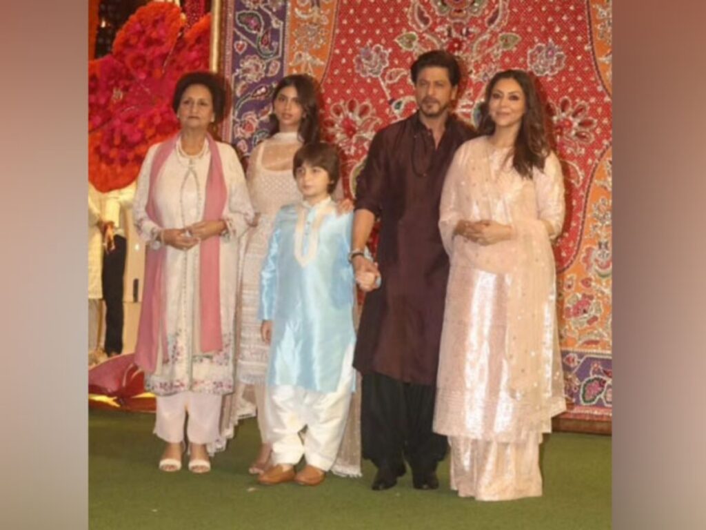 SRK makes grand entry at Ambanis Ganesh Chaturthi with family