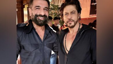 "SRK's hugs are warmest," says 'Jawan' actor Eijaz Khan